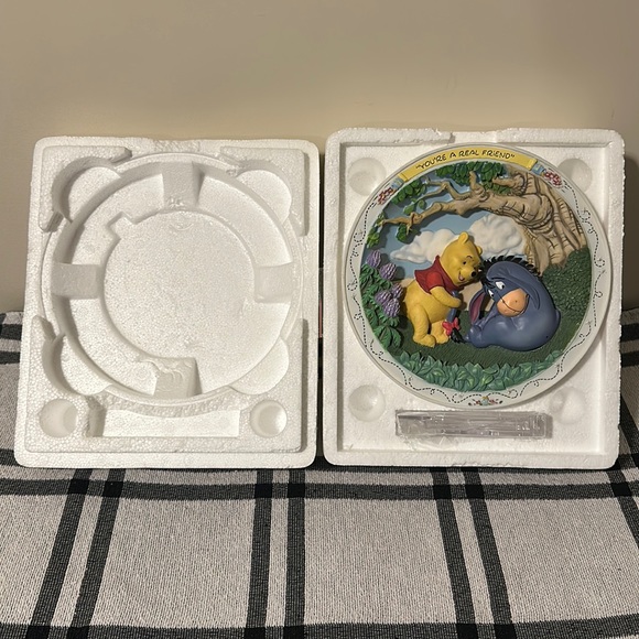 Winnie the Pooh “You’re a Real Friend” Collector Plate - Picture 3 of 5